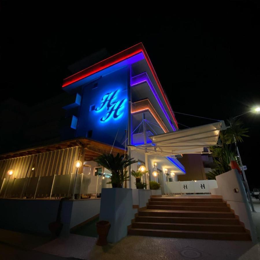 מרטינסיקורו Hotel Holiday מראה חיצוני תמונה