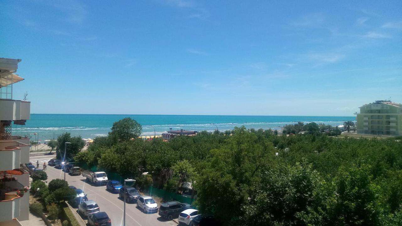 מרטינסיקורו Hotel Holiday מראה חיצוני תמונה