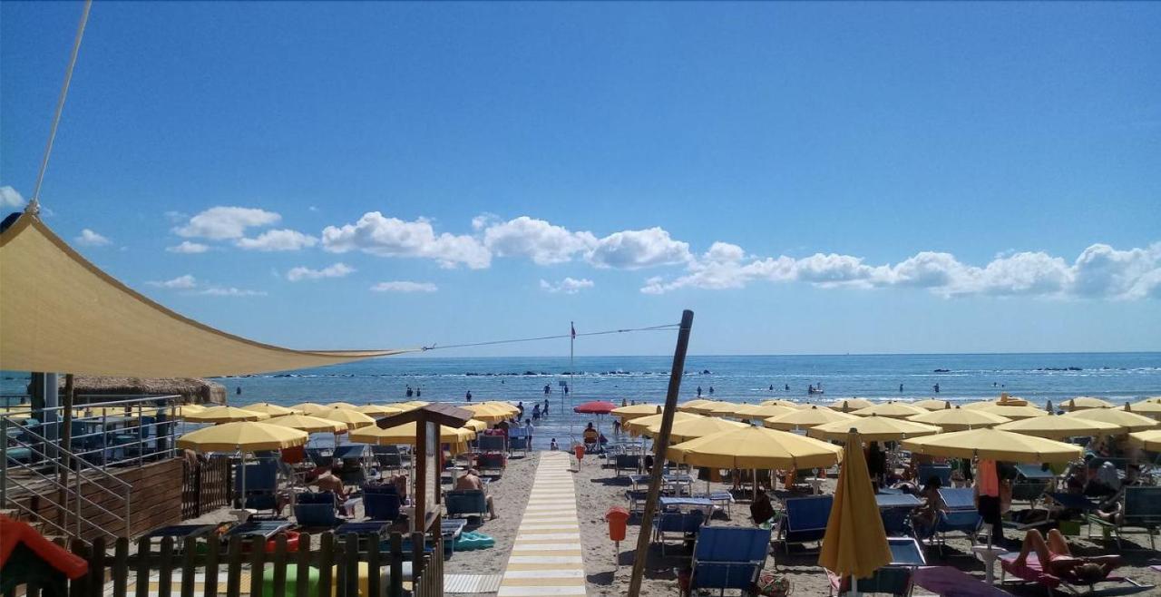 מרטינסיקורו Hotel Holiday מראה חיצוני תמונה