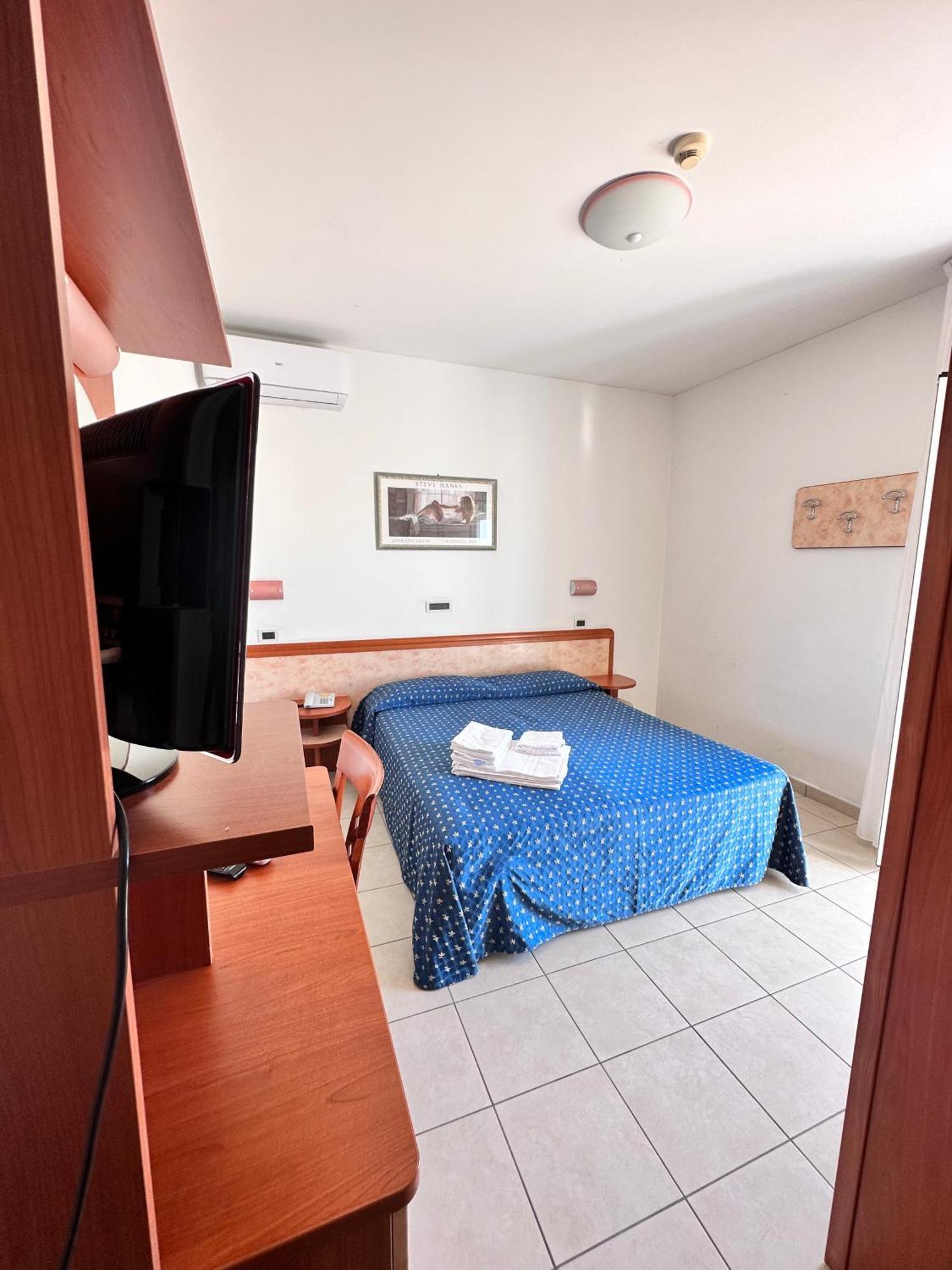 מרטינסיקורו Hotel Holiday חדר תמונה