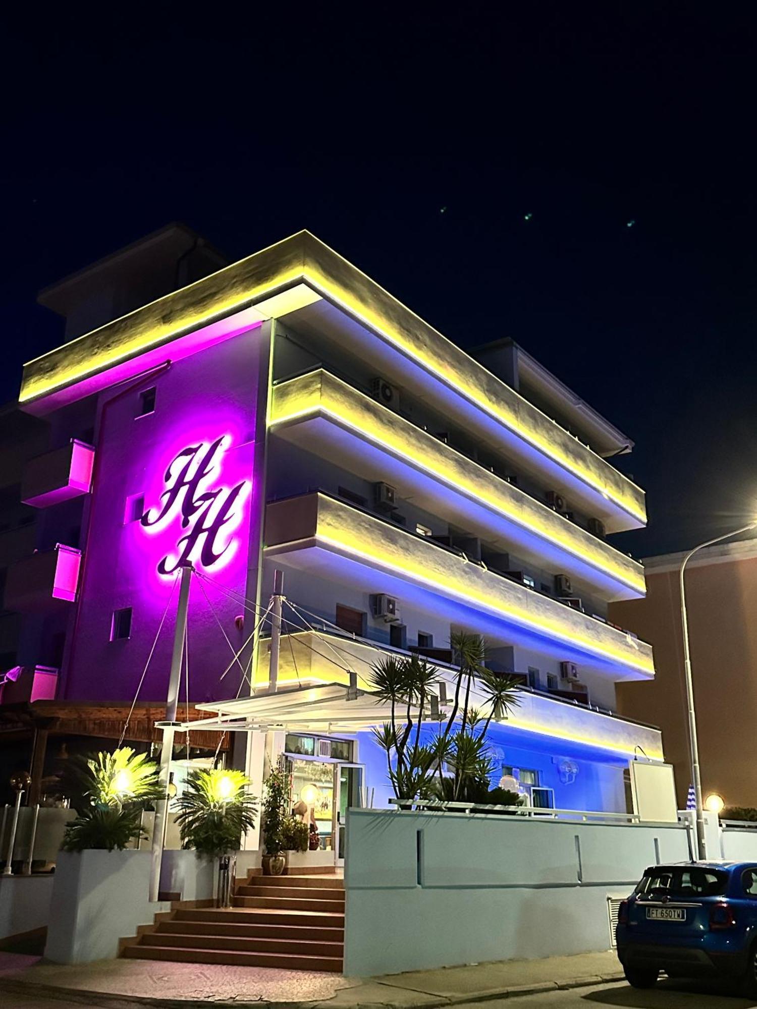 מרטינסיקורו Hotel Holiday מראה חיצוני תמונה