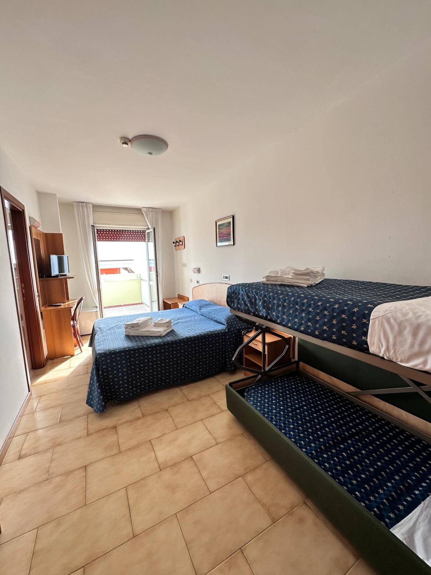 מרטינסיקורו Hotel Holiday חדר תמונה