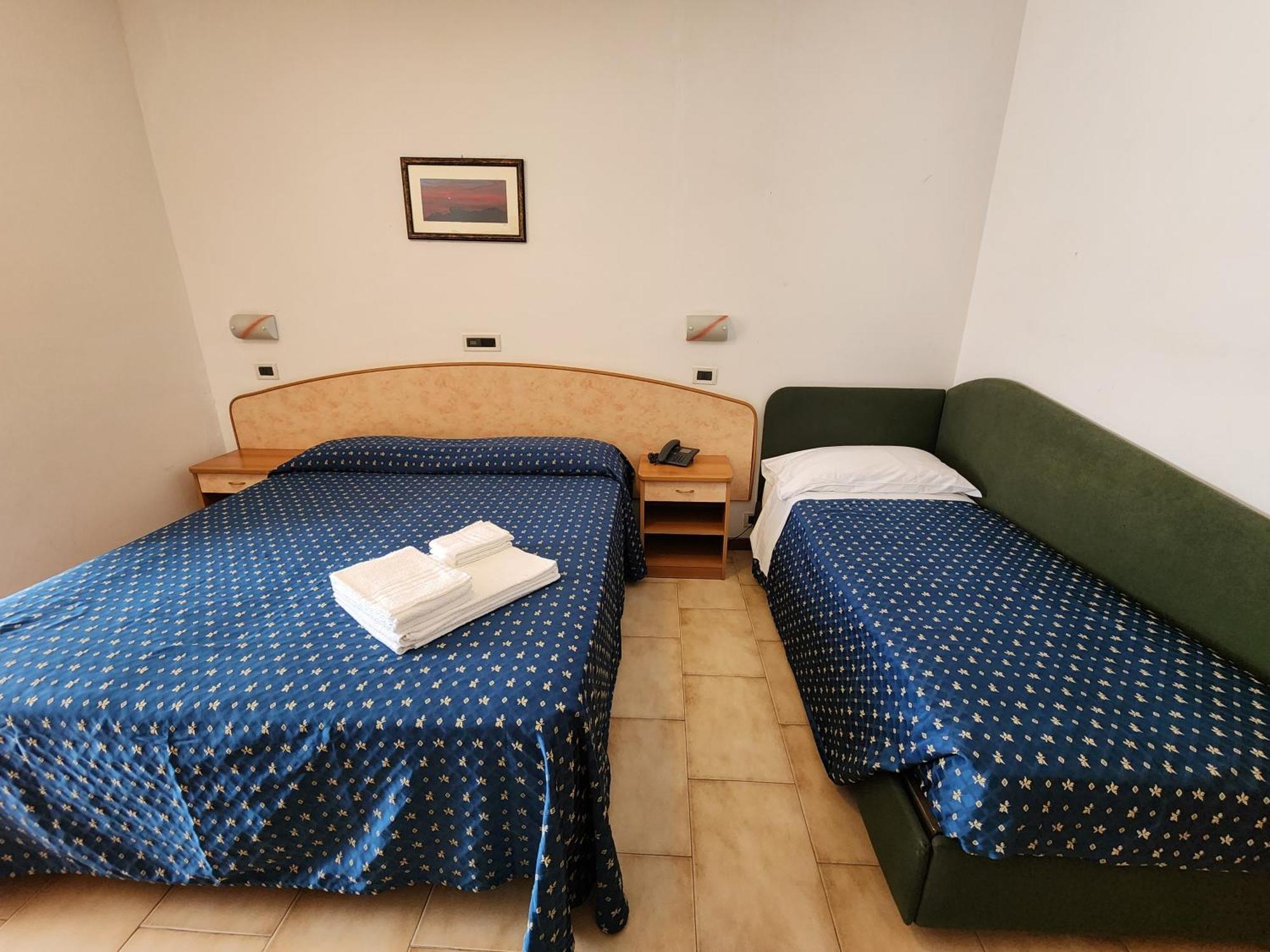מרטינסיקורו Hotel Holiday חדר תמונה
