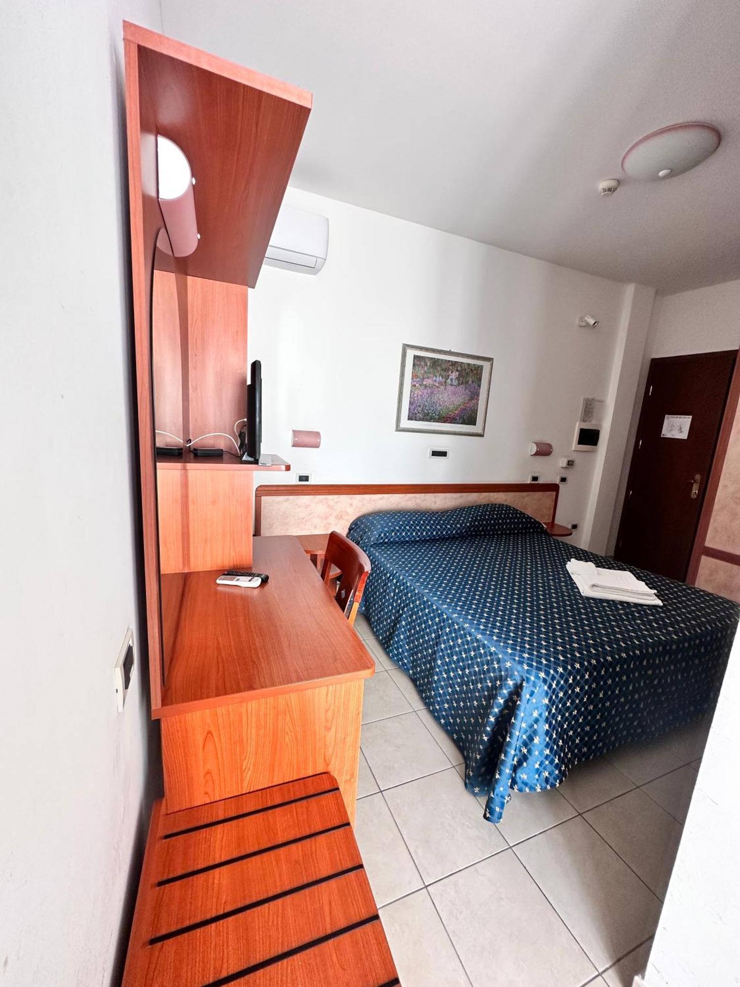 מרטינסיקורו Hotel Holiday חדר תמונה