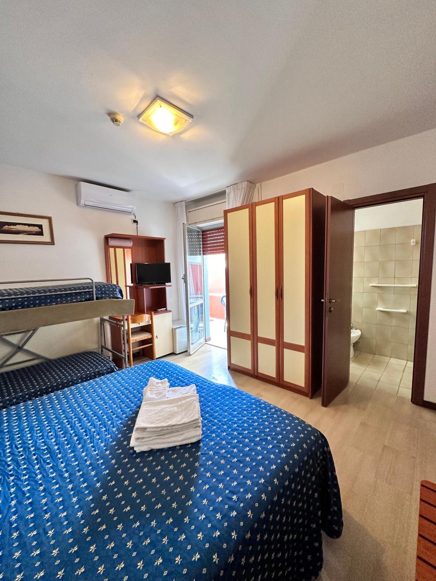 מרטינסיקורו Hotel Holiday חדר תמונה